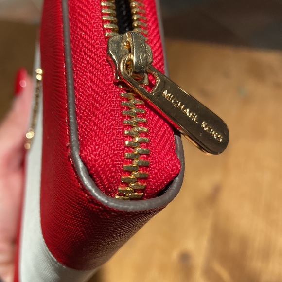 NWOT Michael Kors Essential zip Wallet Wristlet red & white leather - Picture 11 of 14